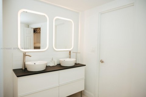 Снять в аренду кондоминиум в Холливуд, Флорида 2 спальни, 111.2м2, № 1983276 - фото 23