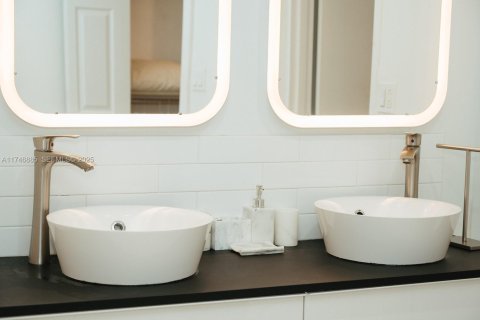 Снять в аренду кондоминиум в Холливуд, Флорида 2 спальни, 111.2м2, № 1983276 - фото 24