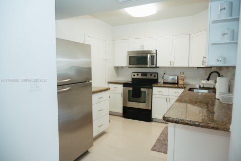 Снять в аренду кондоминиум в Холливуд, Флорида 2 спальни, 111.2м2, № 1983276 - фото 15