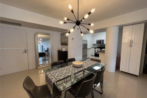 Снять в аренду кондоминиум в Холливуд, Флорида 2 спальни, 111.2м2, № 1983276 - фото 7