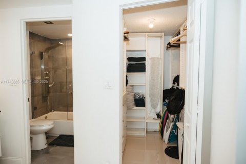 Снять в аренду кондоминиум в Холливуд, Флорида 2 спальни, 111.2м2, № 1983276 - фото 27