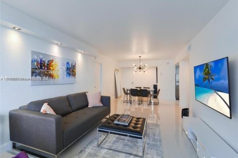 Снять в аренду кондоминиум в Холливуд, Флорида 2 спальни, 111.2м2, № 1983276 - фото 4