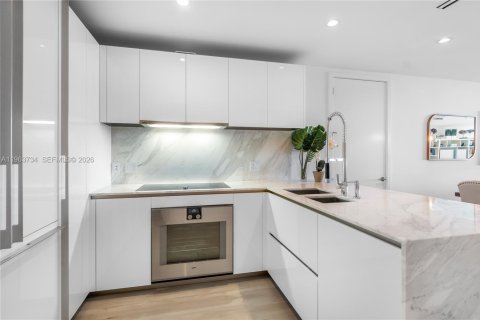 Condo in Bal Harbour, Florida, 2 bedrooms  № 2081041 - photo 11