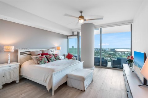 Condo in Bal Harbour, Florida, 2 bedrooms  № 2081041 - photo 13