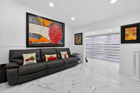 Condominio en alquiler en Doral, Florida, 2 dormitorios, 86.03 m2 № 1993602 - foto 9