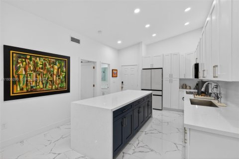 Condominio en alquiler en Doral, Florida, 2 dormitorios, 86.03 m2 № 1993602 - foto 3