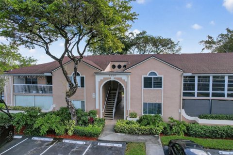 Condominio en alquiler en Doral, Florida, 2 dormitorios, 86.03 m2 № 1993602 - foto 1
