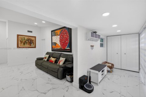 Condominio en alquiler en Doral, Florida, 2 dormitorios, 86.03 m2 № 1993602 - foto 18