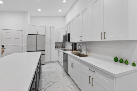 Condominio en alquiler en Doral, Florida, 2 dormitorios, 86.03 m2 № 1993602 - foto 4