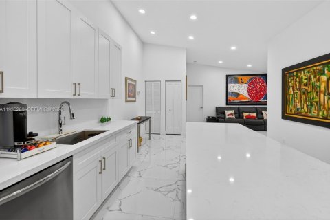 Condominio en alquiler en Doral, Florida, 2 dormitorios, 86.03 m2 № 1993602 - foto 7