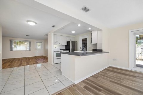 Casa en venta en Seminole, Florida, 2 dormitorios, 104.79 m2 № 2420638 - foto 4
