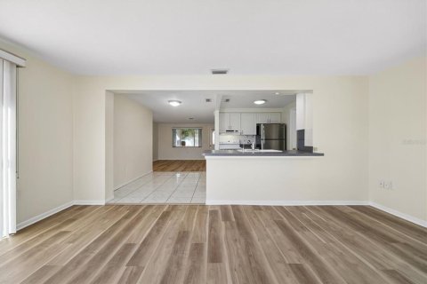 Casa en venta en Seminole, Florida, 2 dormitorios, 104.79 m2 № 2420638 - foto 2