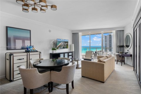 Condo in Miami Beach, Florida  № 1949492 - photo 2