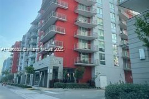 Снять в аренду кондоминиум в Майами, Флорида 1 спальня, 73.58м2, № 1947803 - фото 2