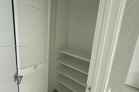 Снять в аренду кондоминиум в Майами, Флорида 1 спальня, 73.58м2, № 1947803 - фото 13