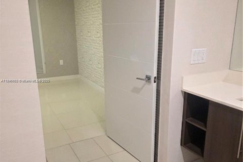 Снять в аренду кондоминиум в Майами, Флорида 1 спальня, 73.58м2, № 1947803 - фото 11