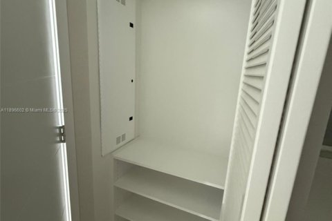 Снять в аренду кондоминиум в Майами, Флорида 1 спальня, 73.58м2, № 1947803 - фото 12