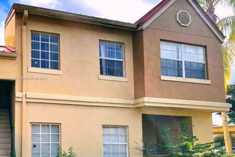 Condominio en alquiler en Hialeah, Florida, 1 dormitorio, 66.43 m2 № 1942634 - foto 1