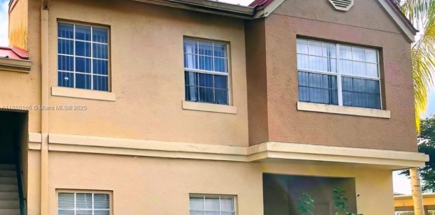 Condominio en Hialeah, Florida, 1 dormitorio № 1942634