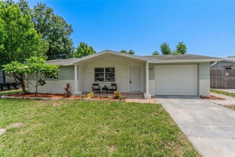 House in New Port Richey, Florida 2 bedrooms, 78.04 sq.m. № 2355893