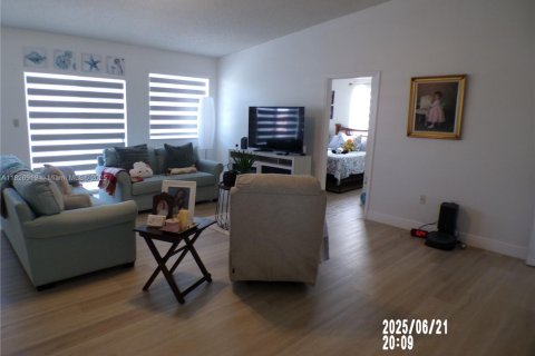 House in Homestead, Florida 5 bedrooms, 160.44 sq.m. № 1953298 - photo 24
