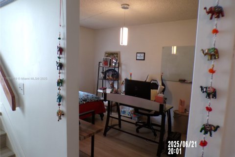 House in Homestead, Florida 5 bedrooms, 160.44 sq.m. № 1953298 - photo 10