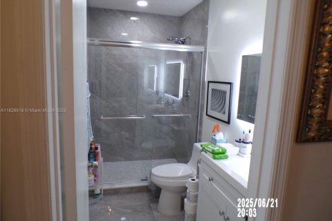 House in Homestead, Florida 5 bedrooms, 160.44 sq.m. № 1953298 - photo 12
