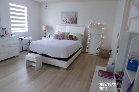 House in Homestead, Florida 5 bedrooms, 160.44 sq.m. № 1953298 - photo 29
