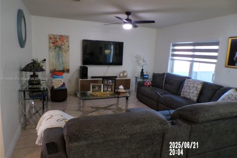 House in Homestead, Florida 5 bedrooms, 160.44 sq.m. № 1953298 - photo 16