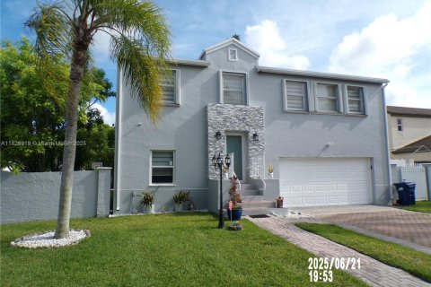House in Homestead, Florida 5 bedrooms, 160.44 sq.m. № 1953298 - photo 6