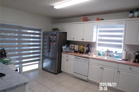 House in Homestead, Florida 5 bedrooms, 160.44 sq.m. № 1953298 - photo 20