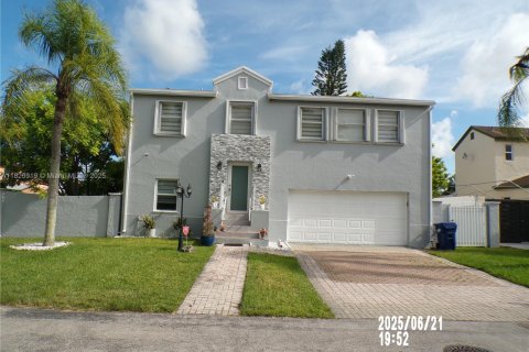 House in Homestead, Florida 5 bedrooms, 160.44 sq.m. № 1953298 - photo 2