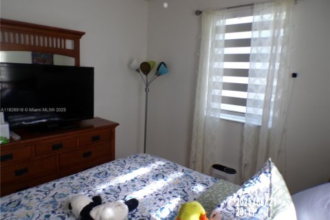 House in Homestead, Florida 5 bedrooms, 160.44 sq.m. № 1953298 - photo 27
