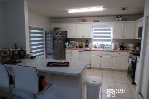 House in Homestead, Florida 5 bedrooms, 160.44 sq.m. № 1953298 - photo 19