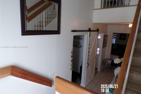 House in Homestead, Florida 5 bedrooms, 160.44 sq.m. № 1953298 - photo 8