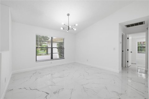 Casa en venta en Palm Harbor, Florida, 3 dormitorios, 163.79 m2 № 2284148 - foto 14
