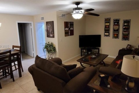 Condominio en venta en Coral Springs, Florida, 1 dormitorio, 56.67 m2 № 1992059 - foto 1