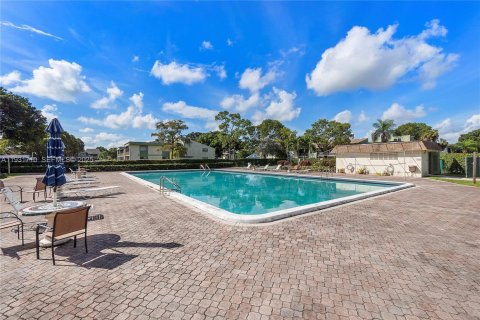 Condominio en venta en Coral Springs, Florida, 1 dormitorio, 56.67 m2 № 1992059 - foto 17