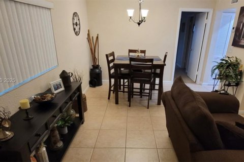 Condominio en venta en Coral Springs, Florida, 1 dormitorio, 56.67 m2 № 1992059 - foto 2