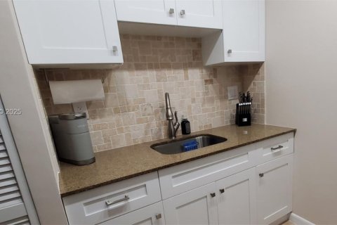 Condominio en venta en Coral Springs, Florida, 1 dormitorio, 56.67 m2 № 1992059 - foto 4