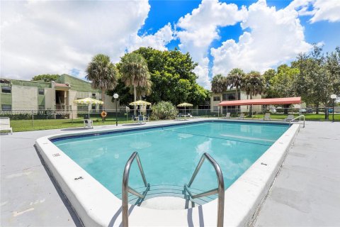 Condominio en venta en Coral Springs, Florida, 1 dormitorio, 56.67 m2 № 1992059 - foto 15