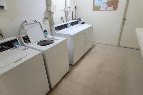 Condominio en venta en Coral Springs, Florida, 1 dormitorio, 56.67 m2 № 1992059 - foto 11