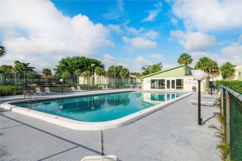 Condominio en venta en Coral Springs, Florida, 1 dormitorio, 56.67 m2 № 1992059 - foto 18