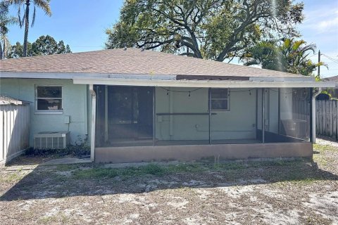 Commercial property in Seminole, Florida 3 bedrooms, 159.79 sq.m. № 2348190 - photo 22