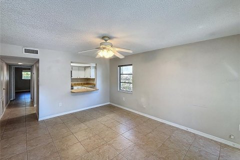 Commercial property in Seminole, Florida 3 bedrooms, 159.79 sq.m. № 2348190 - photo 29