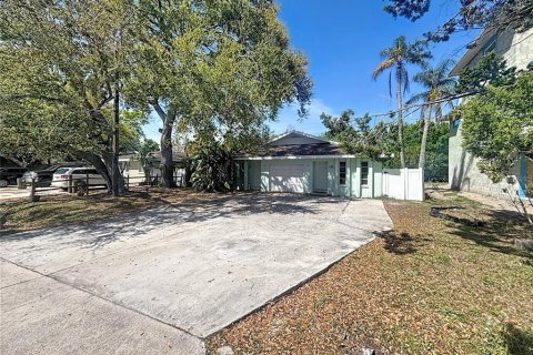 Commercial property in Seminole, Florida 3 bedrooms, 159.79 sq.m. № 2348190 - photo 3
