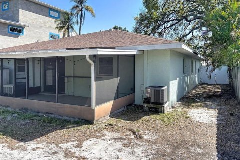 Commercial property in Seminole, Florida 3 bedrooms, 159.79 sq.m. № 2348190 - photo 25