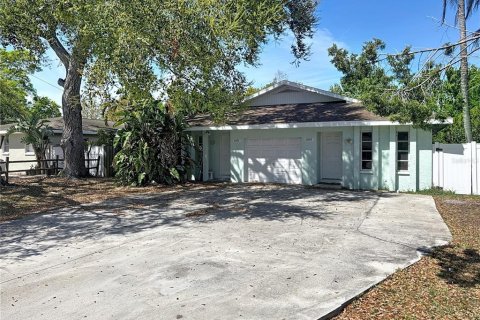 Commercial property in Seminole, Florida 3 bedrooms, 159.79 sq.m. № 2348190 - photo 2