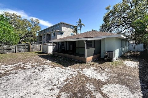 Commercial property in Seminole, Florida 3 bedrooms, 159.79 sq.m. № 2348190 - photo 24