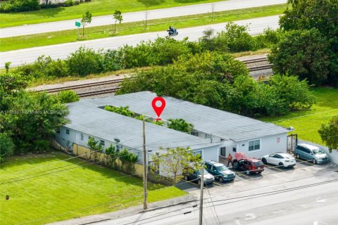 Commercial property in Opa-locka, Florida № 1868492 - photo 25